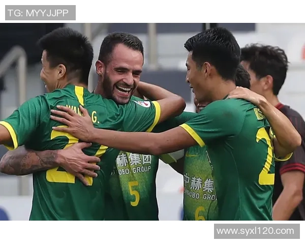 国安与上港激战正酣精彩对决全程直播不容错过